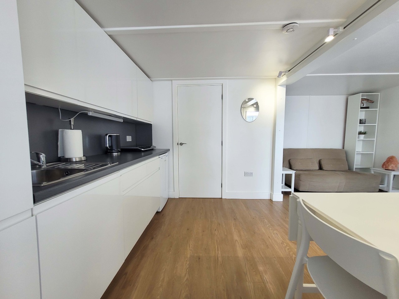 Kitchen area in annexe